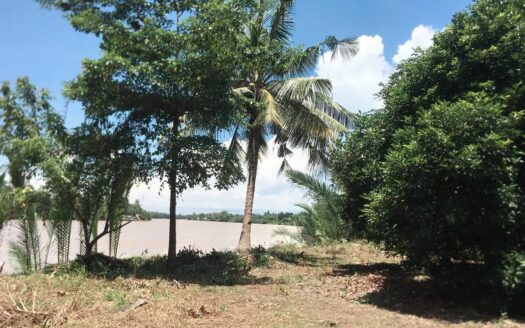 3.5 Hectare Plot of Land with 300 Meters on the Riverfront in Kamot