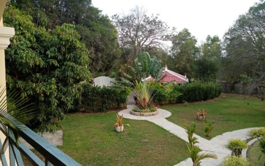 Villa with Swimming Pool and 3 Bungalows for Sale in Boeng Tuk!!!